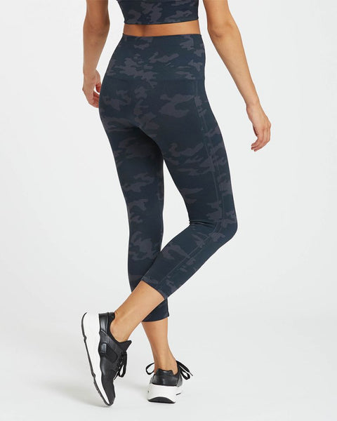 Spanx Cropped Look-At-Me-Now Seamless Leggings in Indigo Watercolor Size M