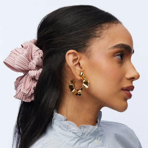 Scallop Ruffle Edge Hoop Earrings ~ Gold