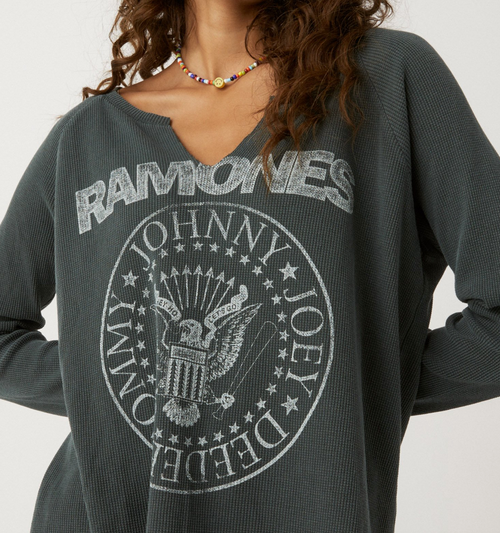 Ramones Crest Notch Neck Thermal